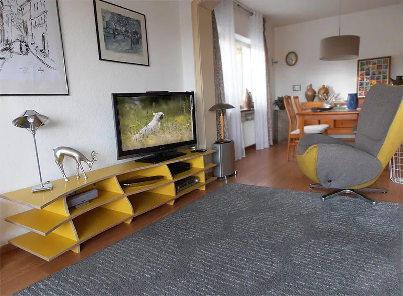 Gelbes TV-Board