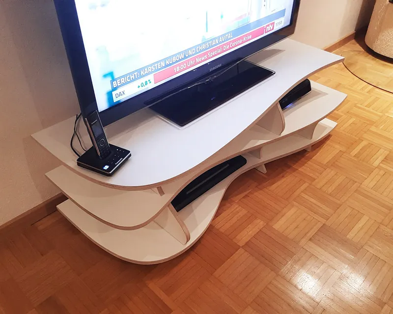 Organisches TV-Lowboard