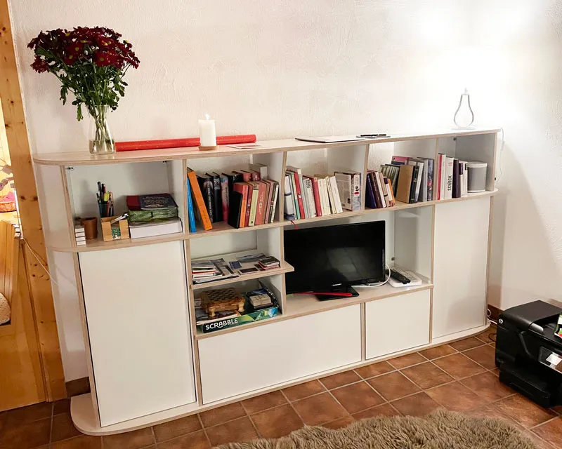 Angepasstes Highboard