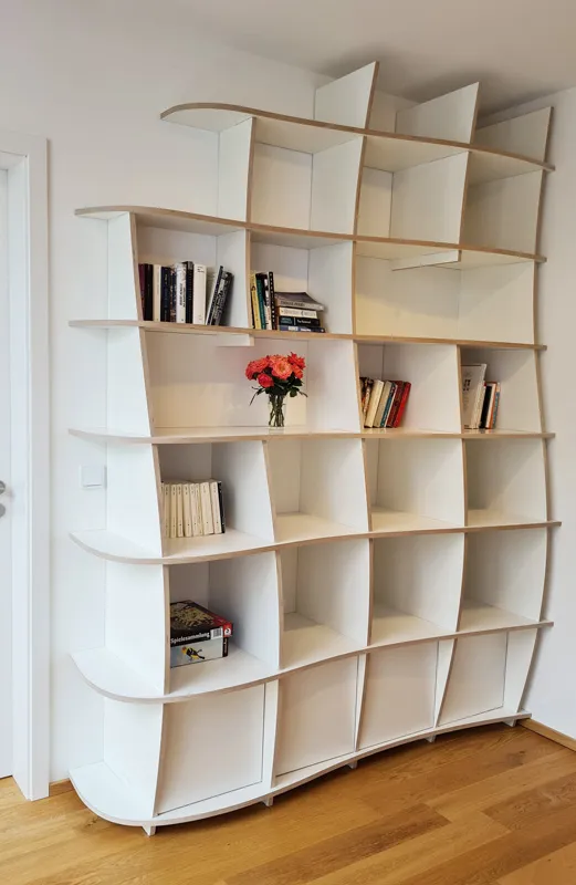 Harmonisches Bücherregal