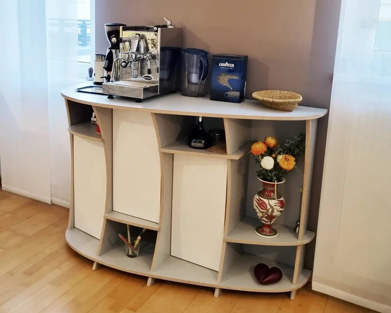 Geschwungenes Sideboard