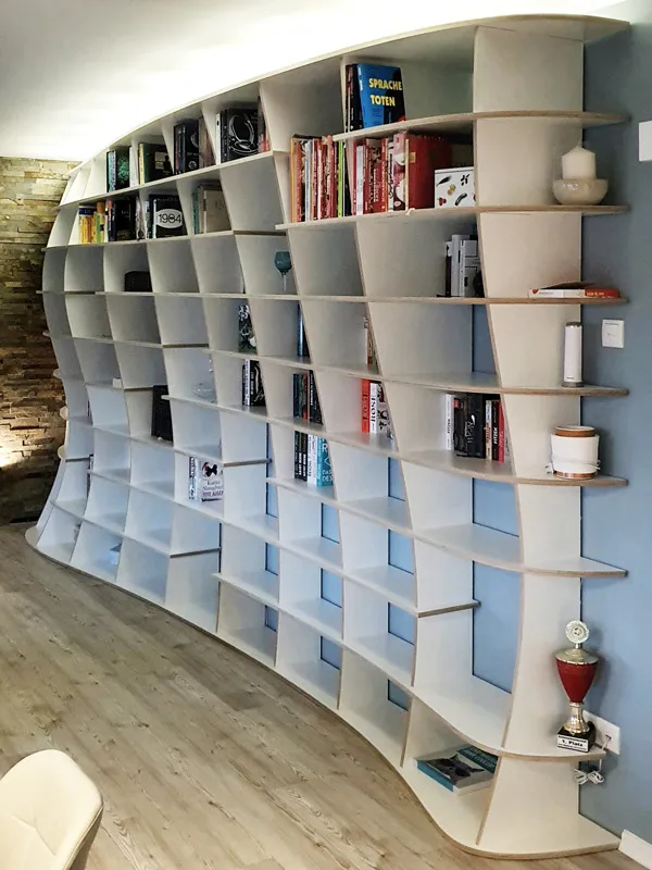 Organisches Bücherregal