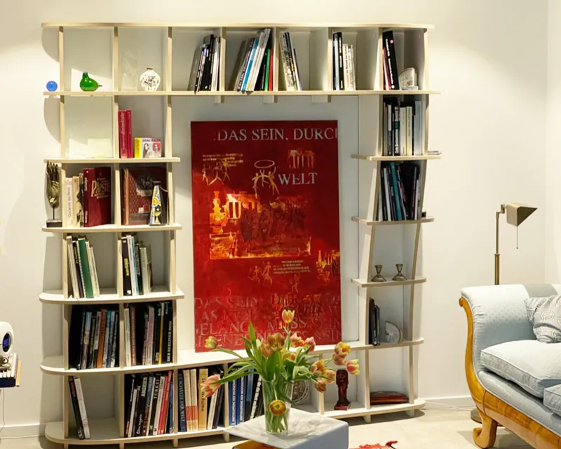 Bücherregal mit Ausschnit