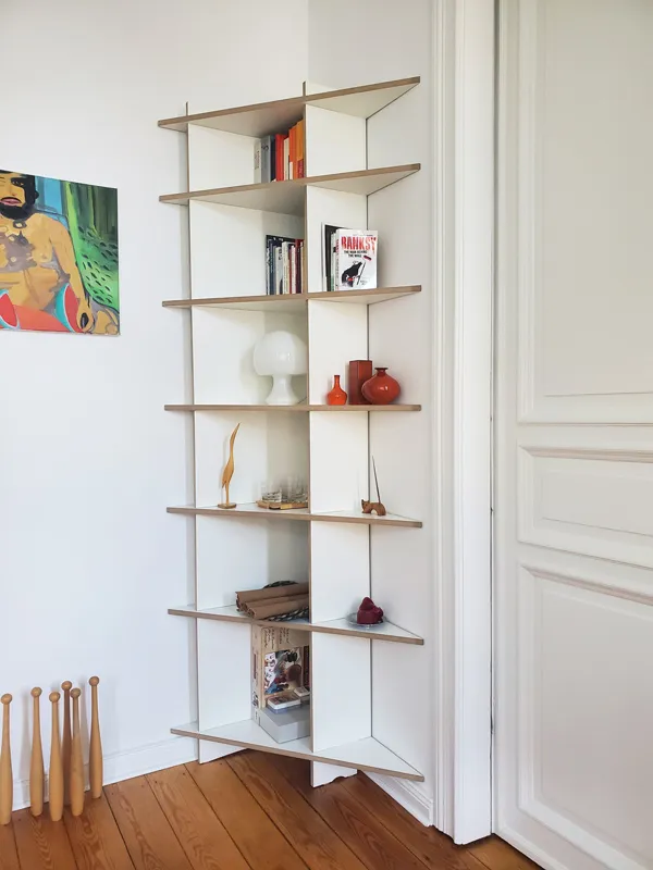 Minimalistisches Eckregal