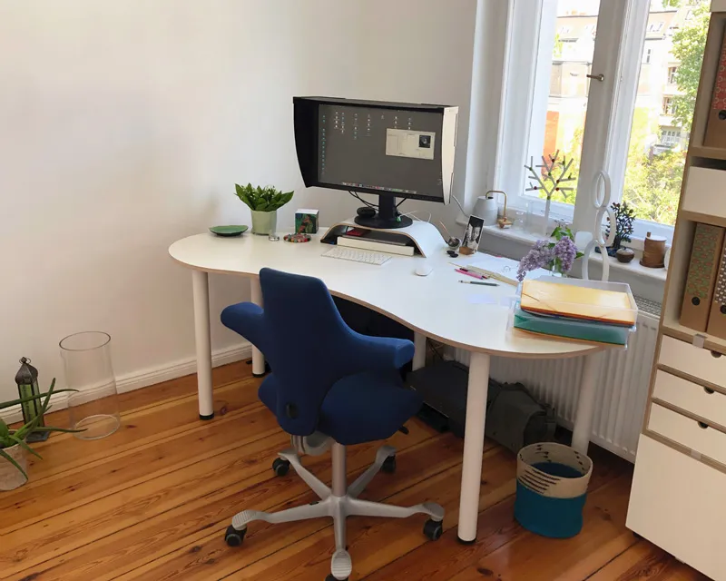 Schreibtisch in Nierenform
