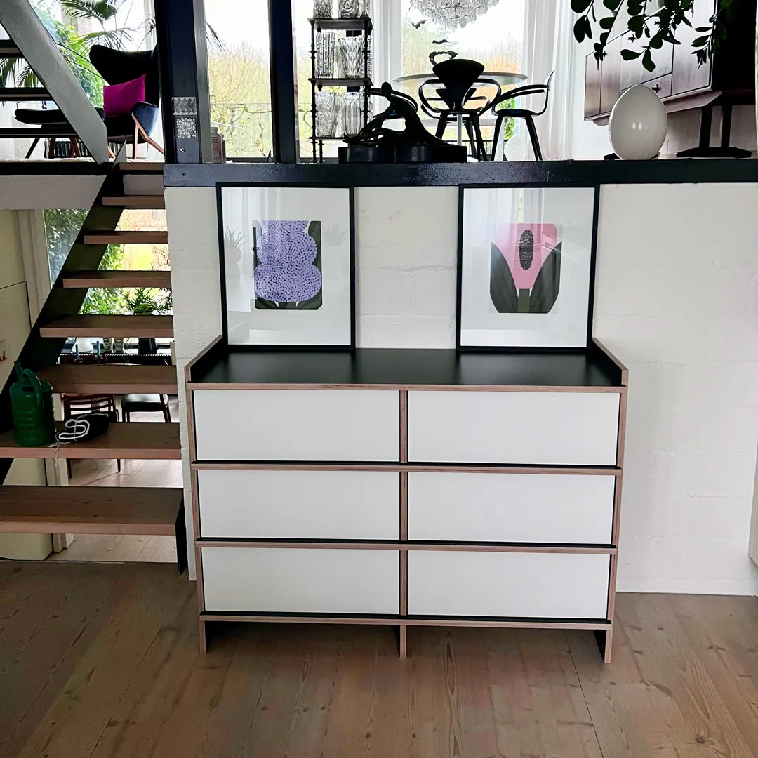 Sideboard in schwarz und weiß