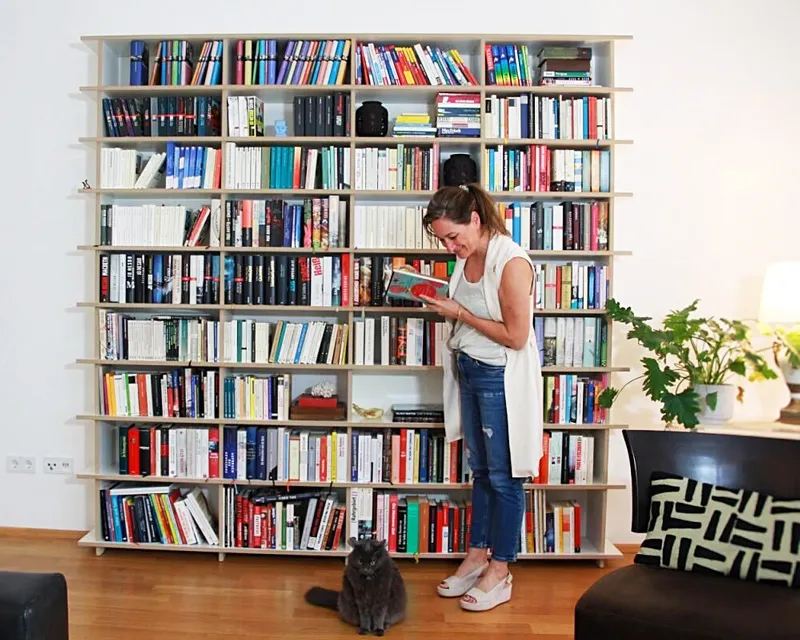 Schlichtes Bücherregal
