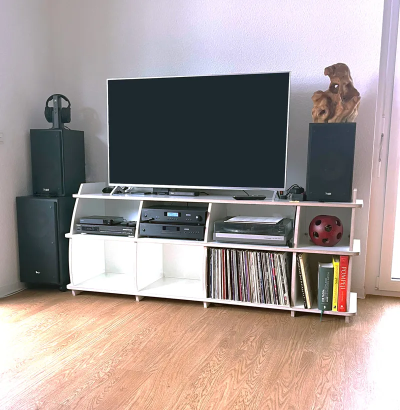 Organisiertes TV-Lowboard