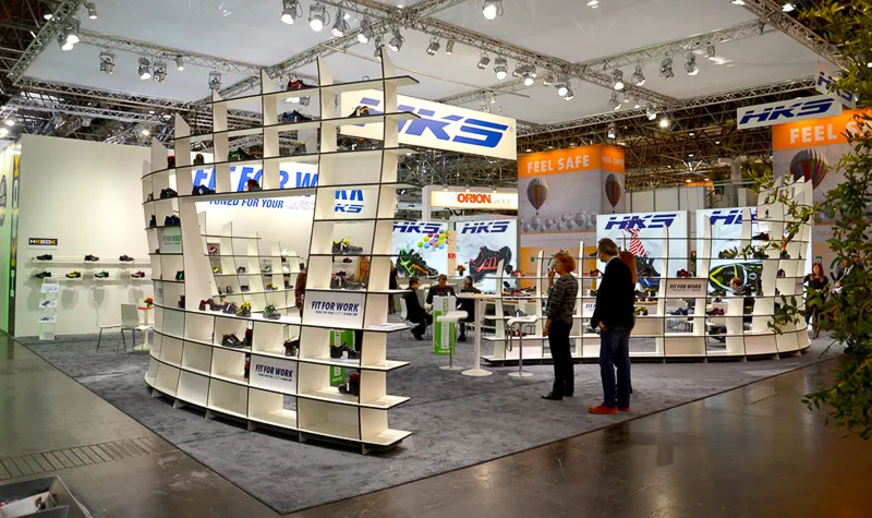 Zweiteiliger Messestand