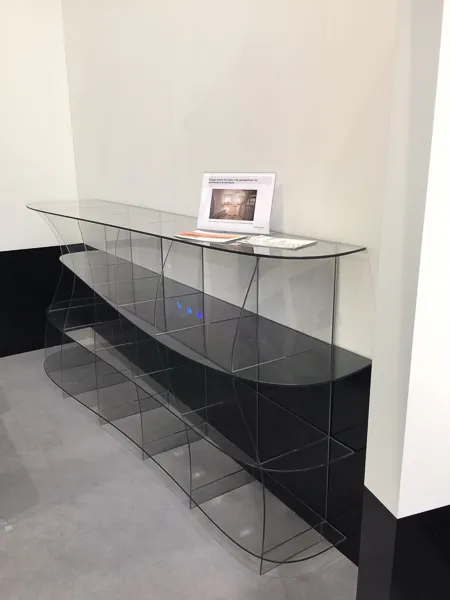 Durchsichtiges Regal aus Polycarbonat