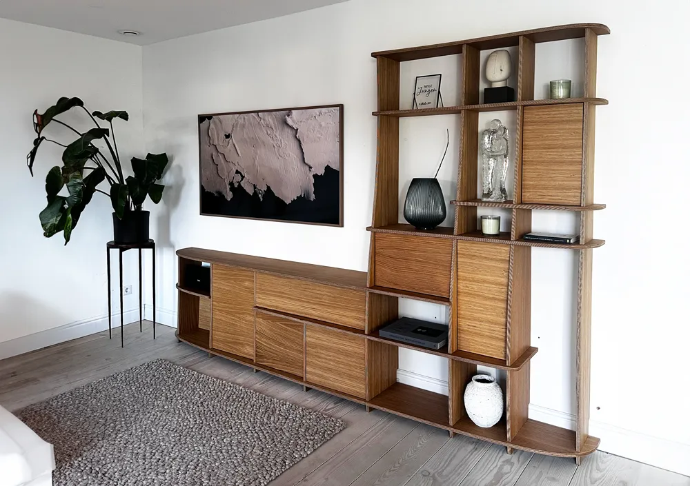 TV-Wand in Nussbaum