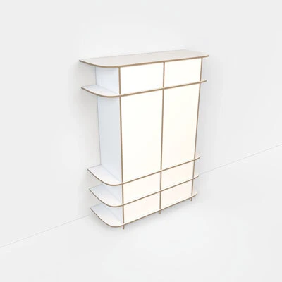 Dressing dans un studio blanc vide