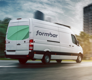 Lieferwagen mit form.bar-Aufschrift